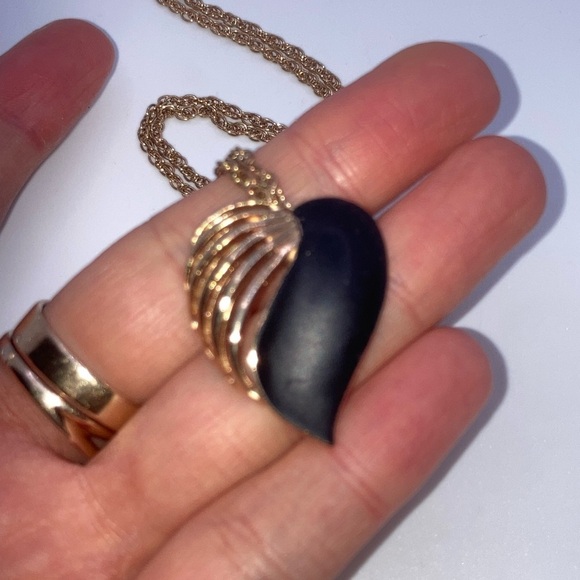 Vtg Michelle Lynn Matte Black Enamel Tropical Leaf Necklace 18” + 1.2” Pendant - Picture 2 of 6